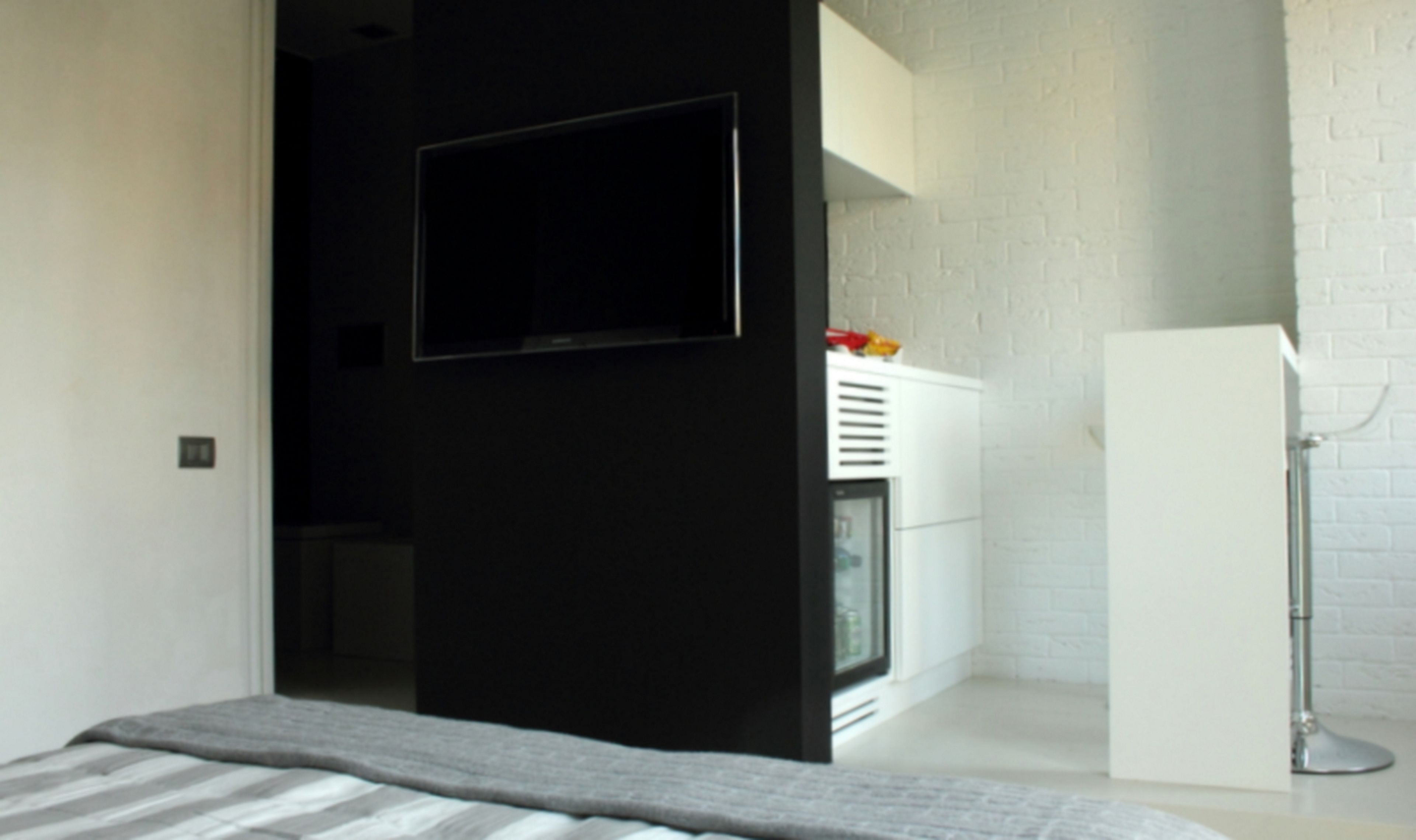 Classic Double Room, 1 Queen Bed, Non Smoking | Minibar, free WiFi