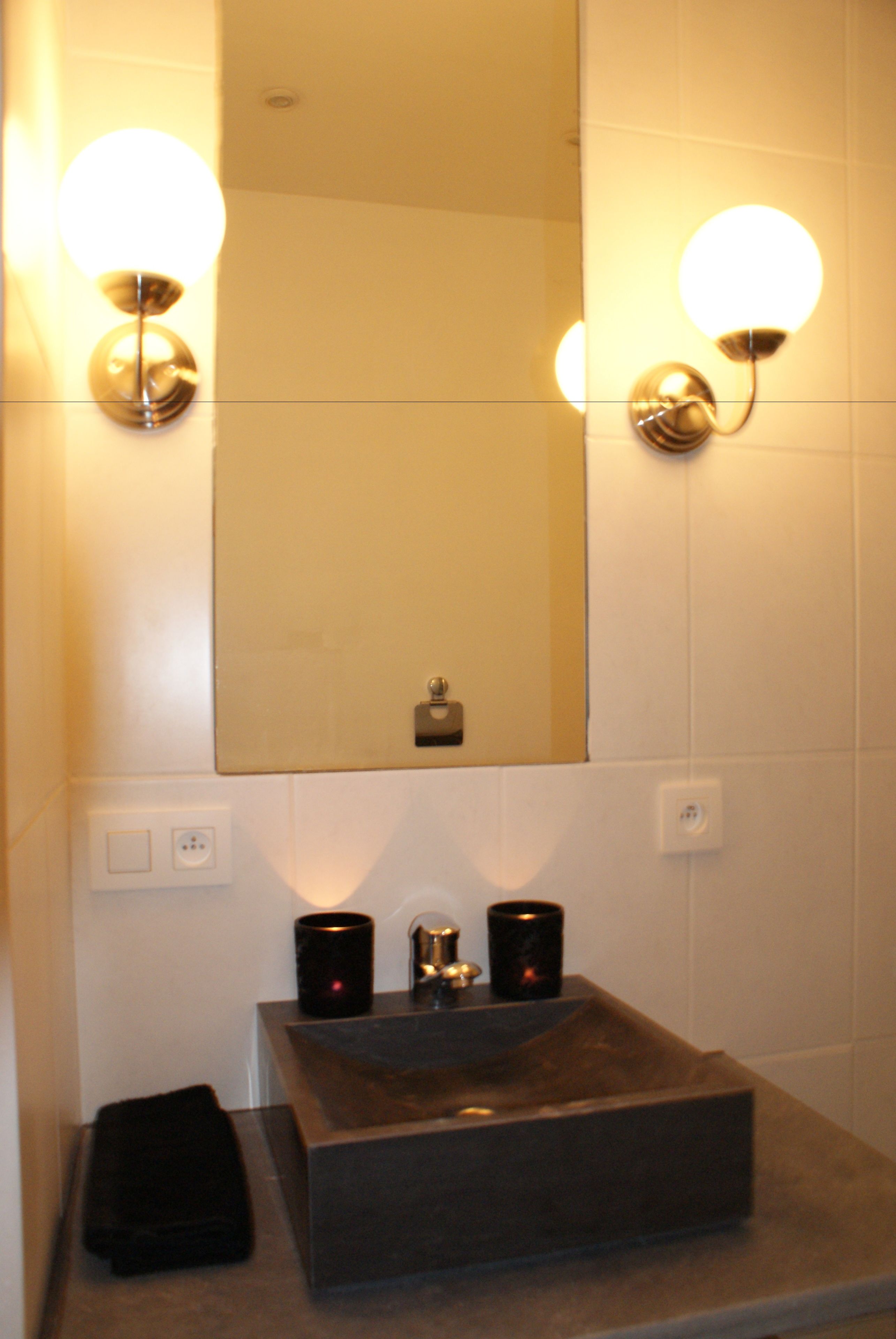 Comfort Apartment | Bathroom | Shower, towels