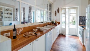 Villa, 4 Bedrooms | Private kitchen | Espresso maker, full-size fridge, oven, stovetop - La Capinera (Trecastagni)