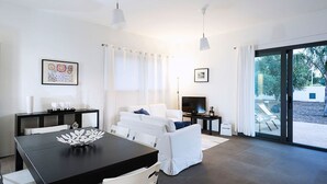 Villa, 3 Bedrooms | In-room dining - Le Dune - Cicas (Menfi)