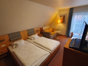 Bureau, espace de travail pour ordinateur portable, rideaux occultants