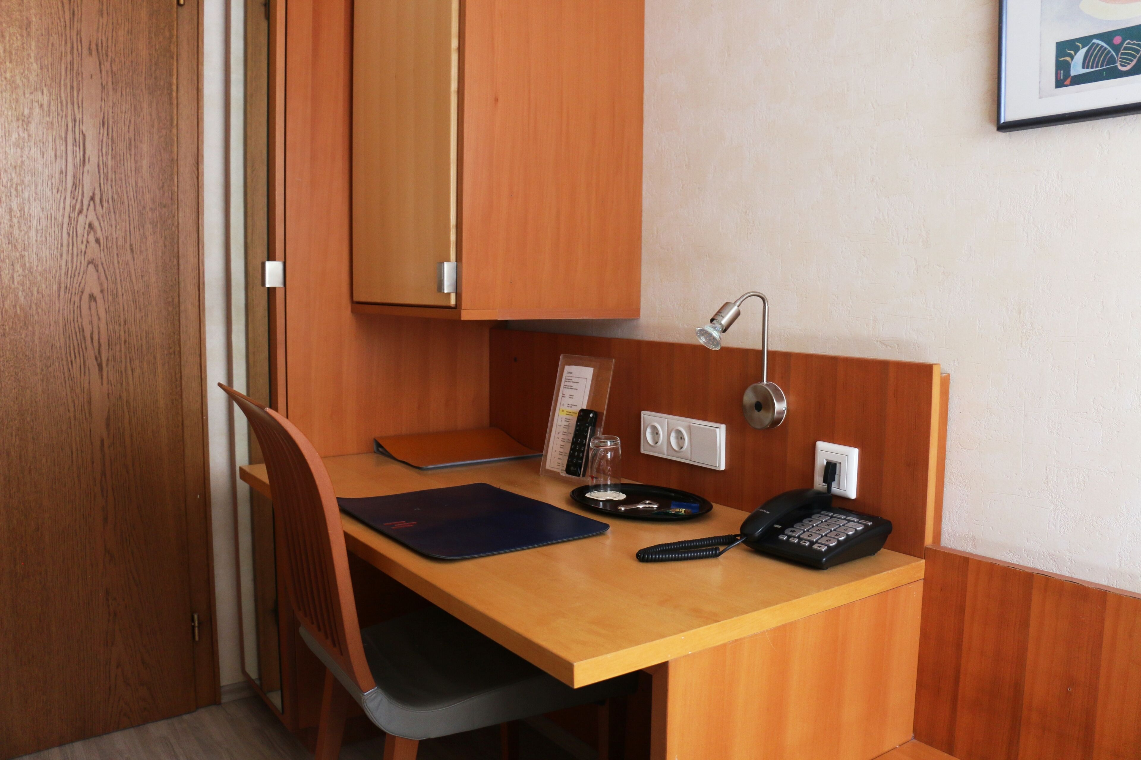 standard single room | room amenity