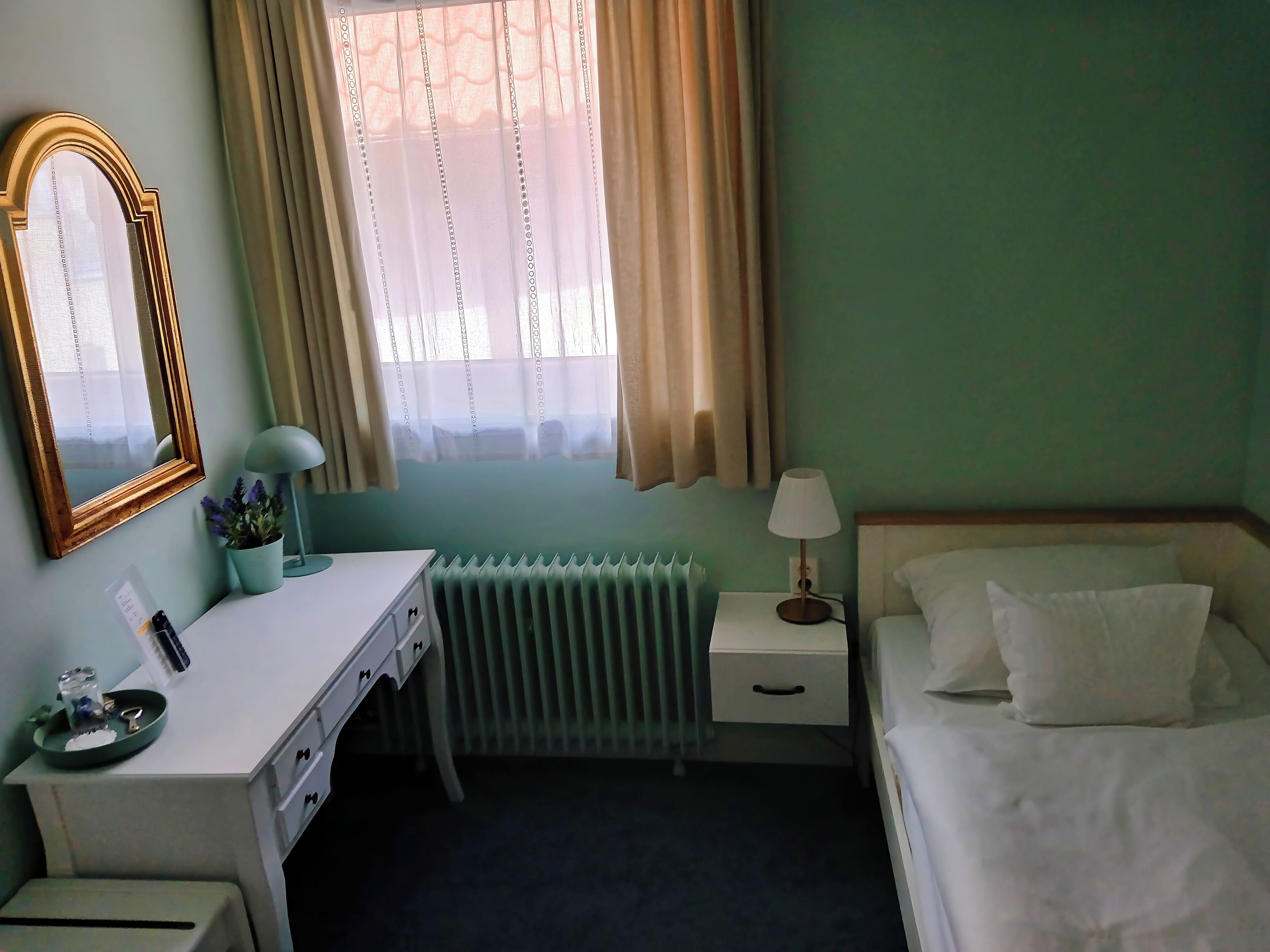 business single room | desk, laptop workspace, blackout curtains, free wifi