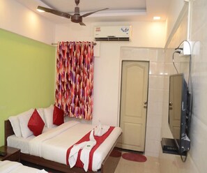 Deluxe Double Room, 1 Double Bed, Non Smoking | In-room safe, soundproofing, free WiFi - Anil Guest House (Mumbai)
