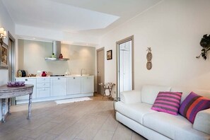 Villa, 2 camere da letto | Area soggiorno | TV a schermo piatto, docking station per iPod