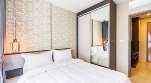 1-Bedroom Apartment | 1 bedroom, blackout curtains, free WiFi