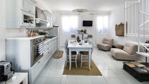 Apartment, 2 Bedrooms | In-room dining - Spuma di Mare - Delfino (San Vito Lo Capo)