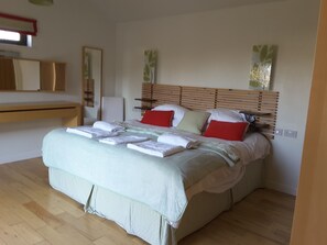 House, 2 Bedrooms | Desk, soundproofing, iron/ironing board, free WiFi - Tor Farm Lodge (Cheddar)