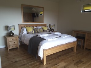 House, 2 Bedrooms | Desk, soundproofing, iron/ironing board, free WiFi