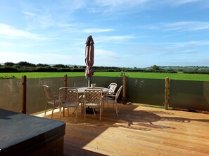 House, 2 Bedrooms | Balcony