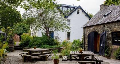 Crinan Canal Cottage