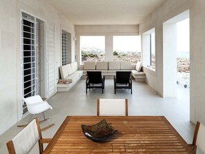 Villa, 5 Bedrooms | Terrace/patio