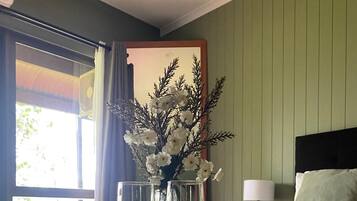 Premium Room, 1 Queen Bed, Hill View