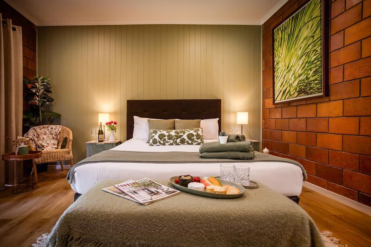 Seprai premium, selimut bulu angsa, dan tempat tidur Select Comfort