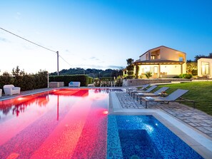 Seasonal outdoor pool - Villa Dora (Noto)