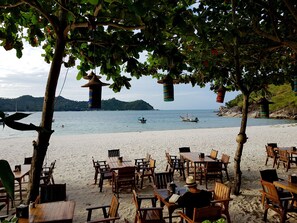 Breakfast, lunch, dinner served; local and international cuisine - Longtail Beach Resort (Ko Pha-ngan)