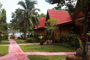 Thai House Garden | 客房内保险箱、办公桌、免费 WiFi