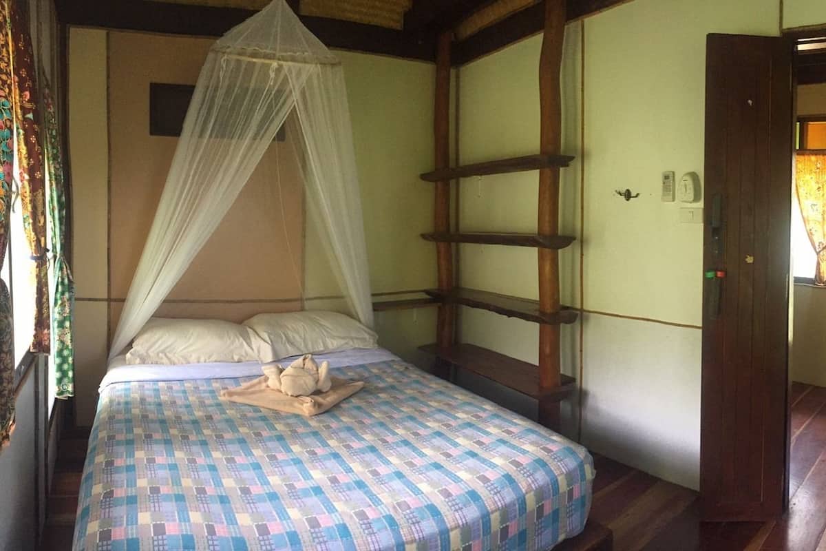 Boat House | In-room safe, desk, WiFi (free)
