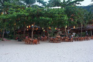 On the beach - Longtail Beach Resort (Ko Pha-ngan)