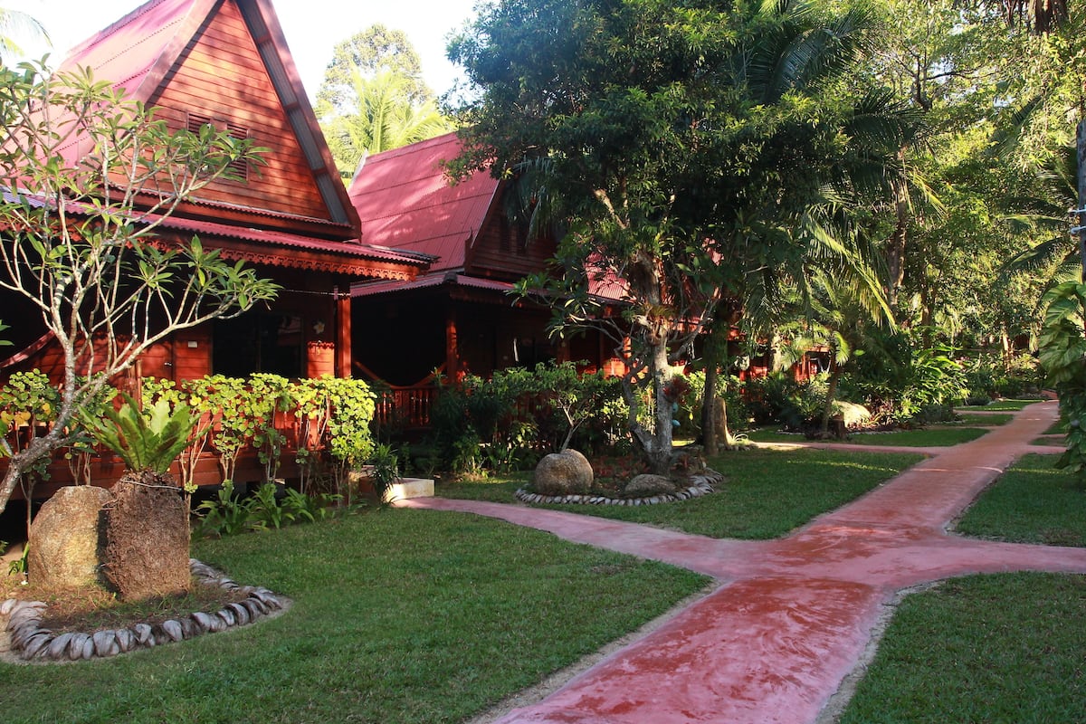 Thai House Garden | In-room safe, desk, WiFi (free)