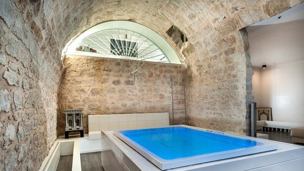 Bañera de hidromasaje privada