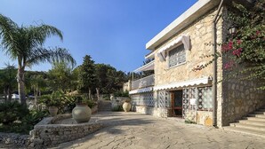 Property entrance - Villa Maddalena (Syracuse)