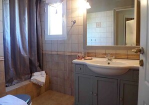 Premium Villa, 4 Bedrooms, Private Pool, Sea View (Pentathlon 2) | Bathroom - Pentathlon Villas (Ermionida)