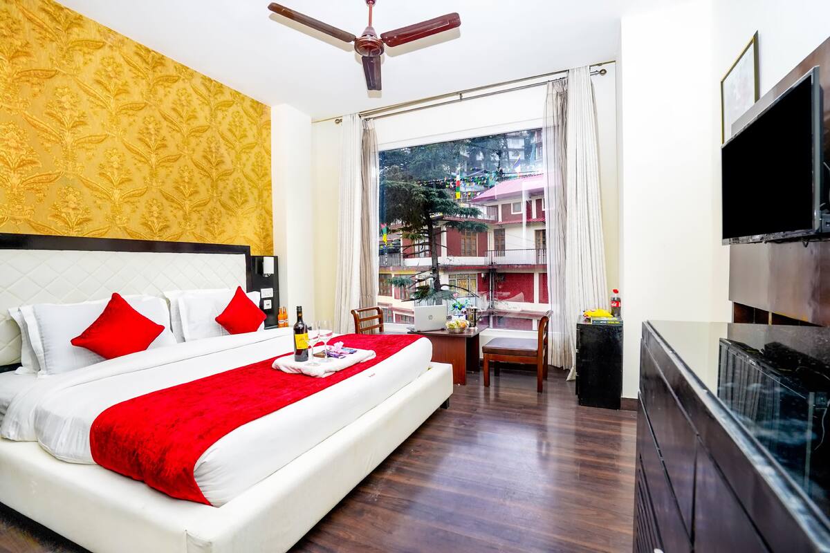Premium Double Room | Premium bedding, in-room safe, soundproofing, WiFi (free)