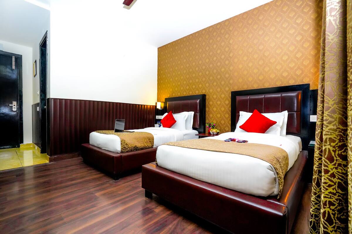 Basic Twin Room, 2 Twin Beds, Non Smoking | Premium bedding, in-room safe, soundproofing, WiFi (free)