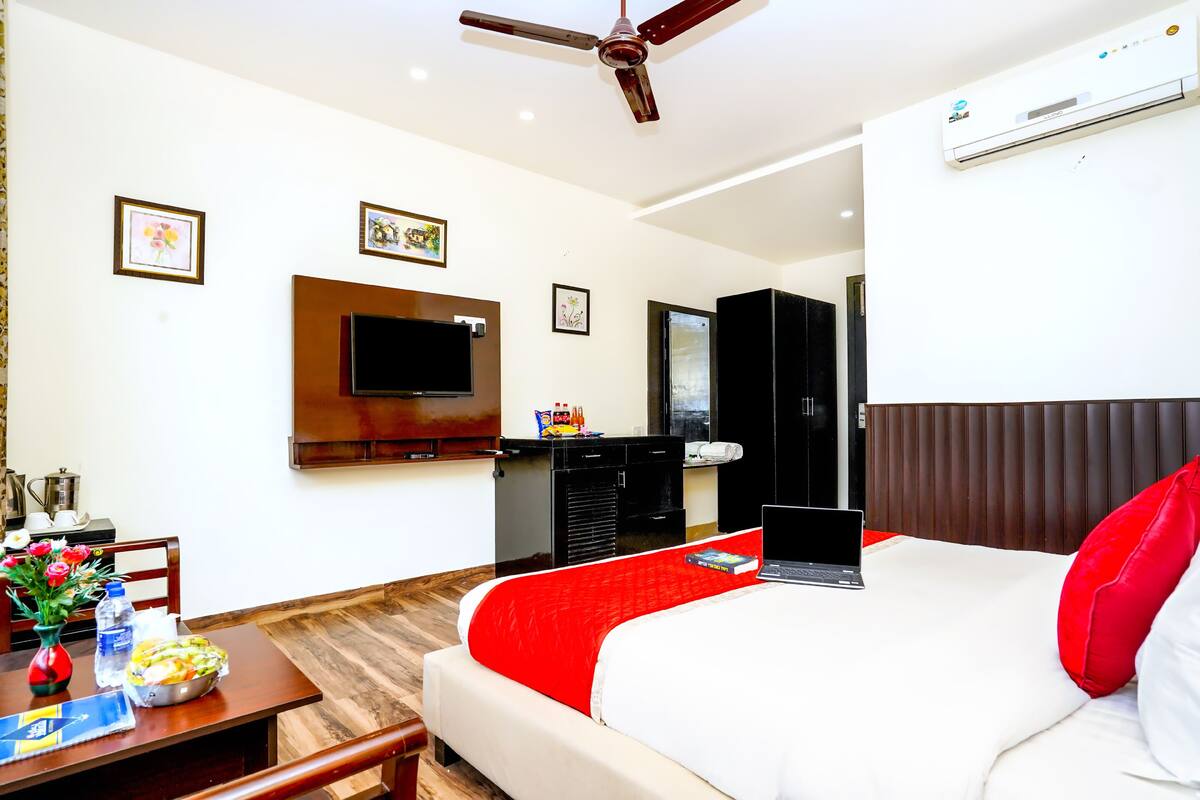 Superior Double Room, Non Smoking | Premium bedding, in-room safe, soundproofing, WiFi (free)