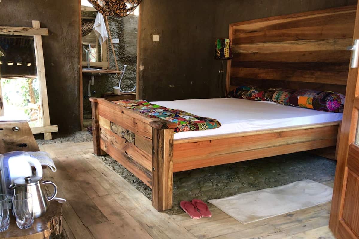 Bungalow (Double ) | Ropa de cama de alta calidad y caja de seguridad en la habitación