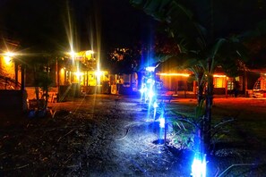 Fassade der Unterkunft – Abend/Nacht
