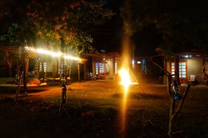 Front of property – evening/night - Mountain bikes house and Eco bungalow - Hostel (Moshi)