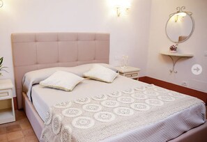 Deluxe Quadruple Room | Minibar, in-room safe, desk, free WiFi - Villa Floridiana (Anagni)
