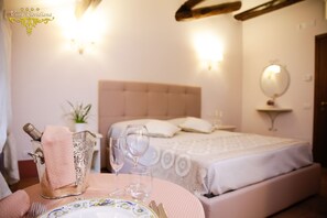 Chambre Quadruple Deluxe | Minibar, coffres-forts dans les chambres, bureau, Wi-Fi gratuit