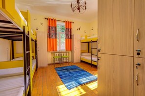 Coffres-forts dans les chambres, Wi-Fi gratuit, draps fournis