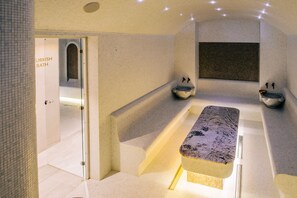Sauna, hot tub, steam room, Turkish bath/hammam, body treatments