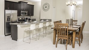 Deluxe Townhome, 5 Bedrooms | Living area