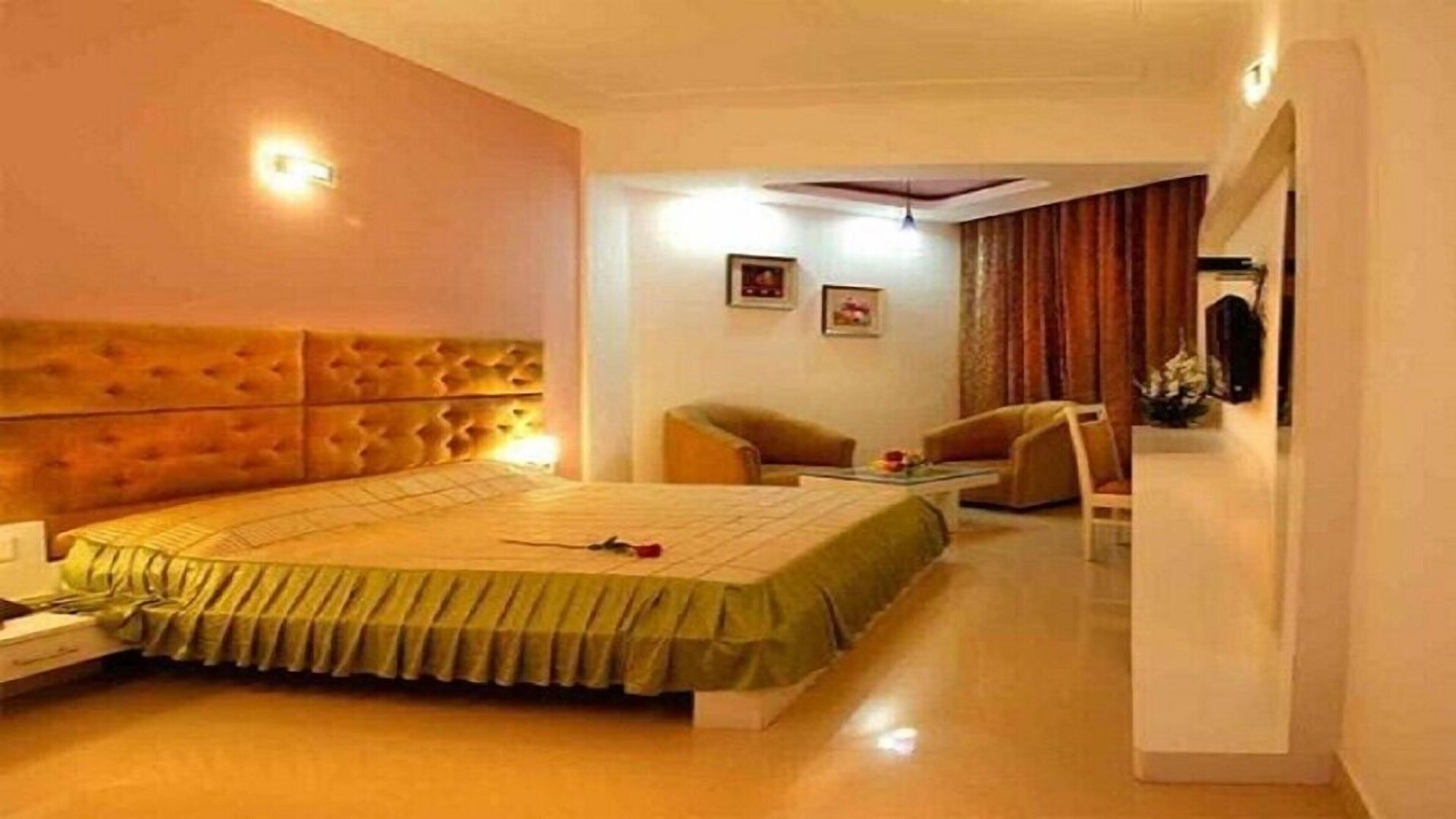 1 bedroom, Egyptian cotton sheets, hypo-allergenic bedding