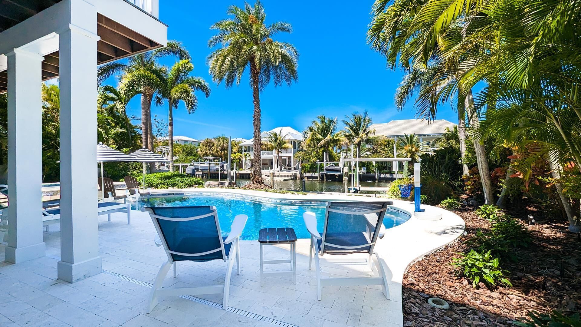 Lämmitetty uima-allas