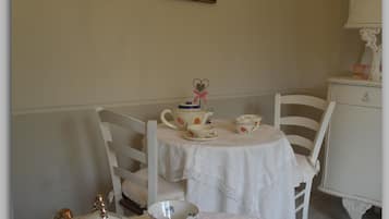 TĂ€gliches inbegriffenes FrĂŒhstĂŒcksbuffet