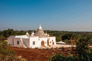 Exterior - Trulli Santa Maria dei Grani: Trulli with private pool, Pet Friendly (Ceglie Messapica)