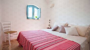 2 bedrooms, iron/ironing board, travel crib, free WiFi