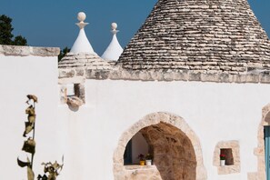 Exterior - Authentic Trulli with Panoramic Pool in the heart of the Itria Valley (Ceglie Messapica)