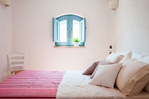 2 bedrooms, iron/ironing board, travel cot, free WiFi