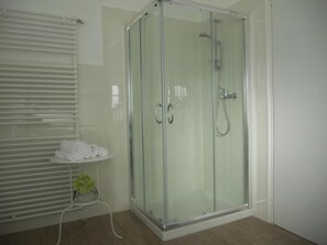 Suite, 2 Bedrooms, Private Bathroom (External) | Bathroom shower - Oleaclub Locazione Turistica (Maser)