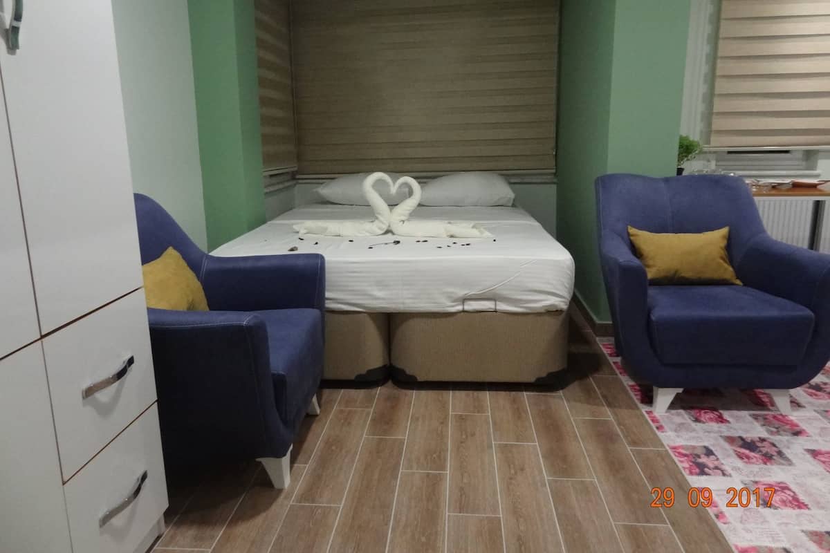 Minibar, desk, free WiFi