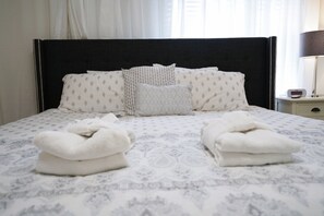 Deluxe Townhome, 5 Bedrooms