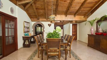 Villa, 1 King Bed, Non Smoking | In-room dining