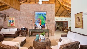 Villa, 1 King Bed, Non Smoking | Living area